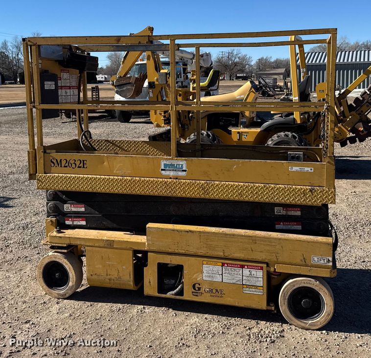 image for item FB0536 Grove SM2632E scissor lift