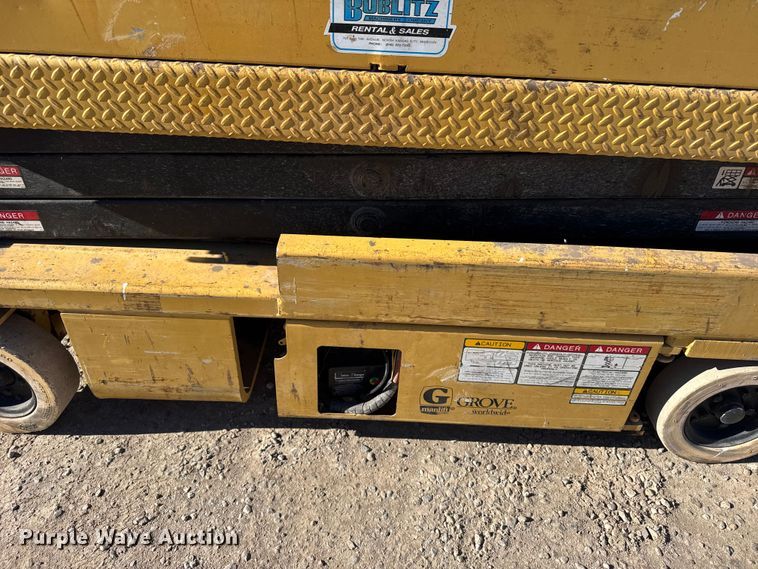image for item FB0536 Grove SM2632E scissor lift