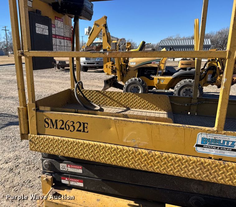 image for item FB0536 Grove SM2632E scissor lift