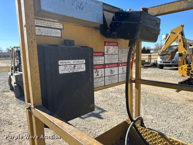 image for item FB0536 Grove SM2632E scissor lift