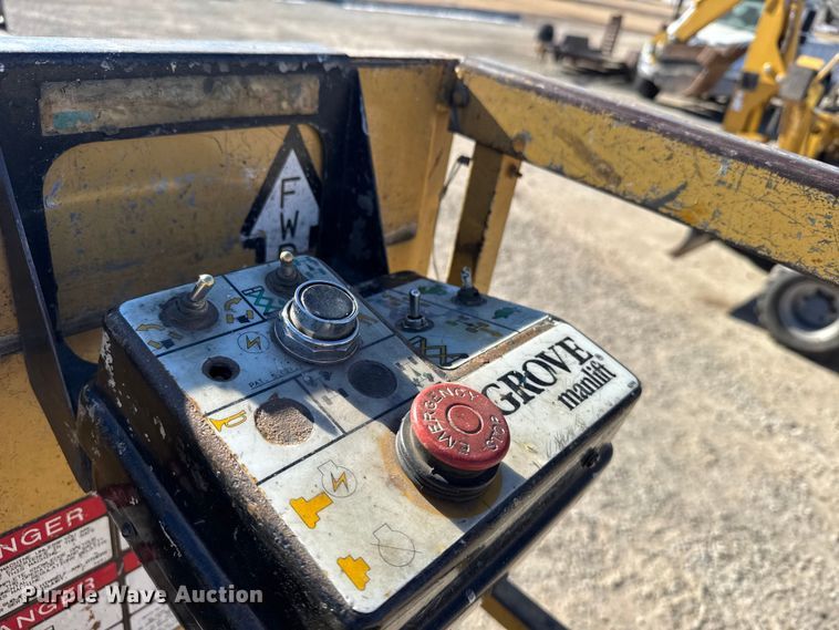 image for item FB0536 Grove SM2632E scissor lift