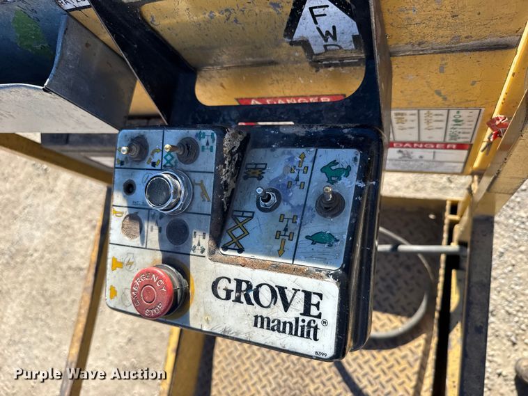 image for item FB0536 Grove SM2632E scissor lift