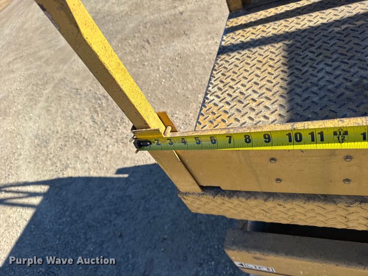 image for item FB0536 Grove SM2632E scissor lift