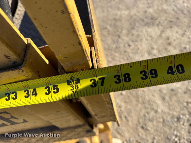 image for item FB0536 Grove SM2632E scissor lift