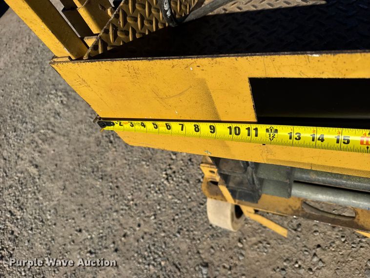 image for item FB0536 Grove SM2632E scissor lift