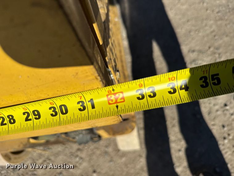 image for item FB0536 Grove SM2632E scissor lift