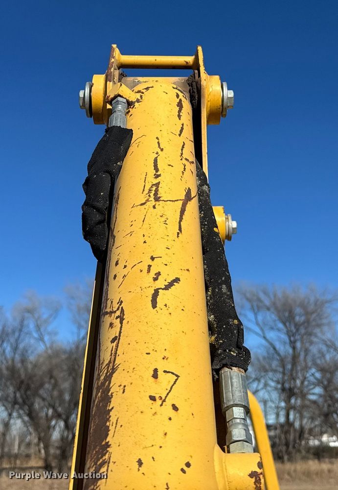 image for item FB0538 2012 Vermeer RTX550 trencher with equipment trailer