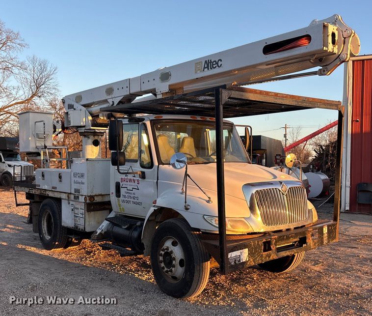image for item FG1601 2005 International 4300 bucket truck