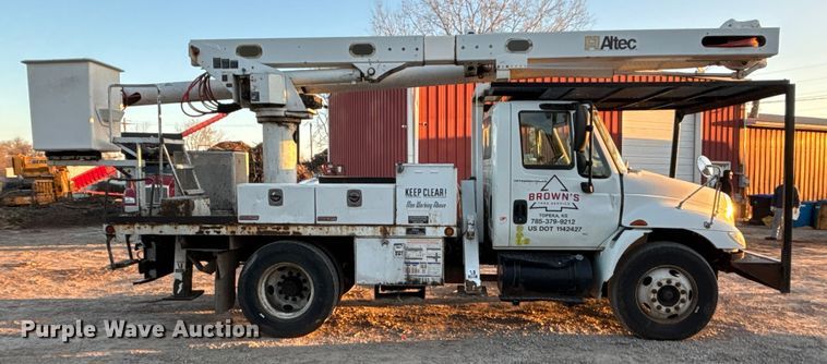 image for item FG1601 2005 International 4300 bucket truck