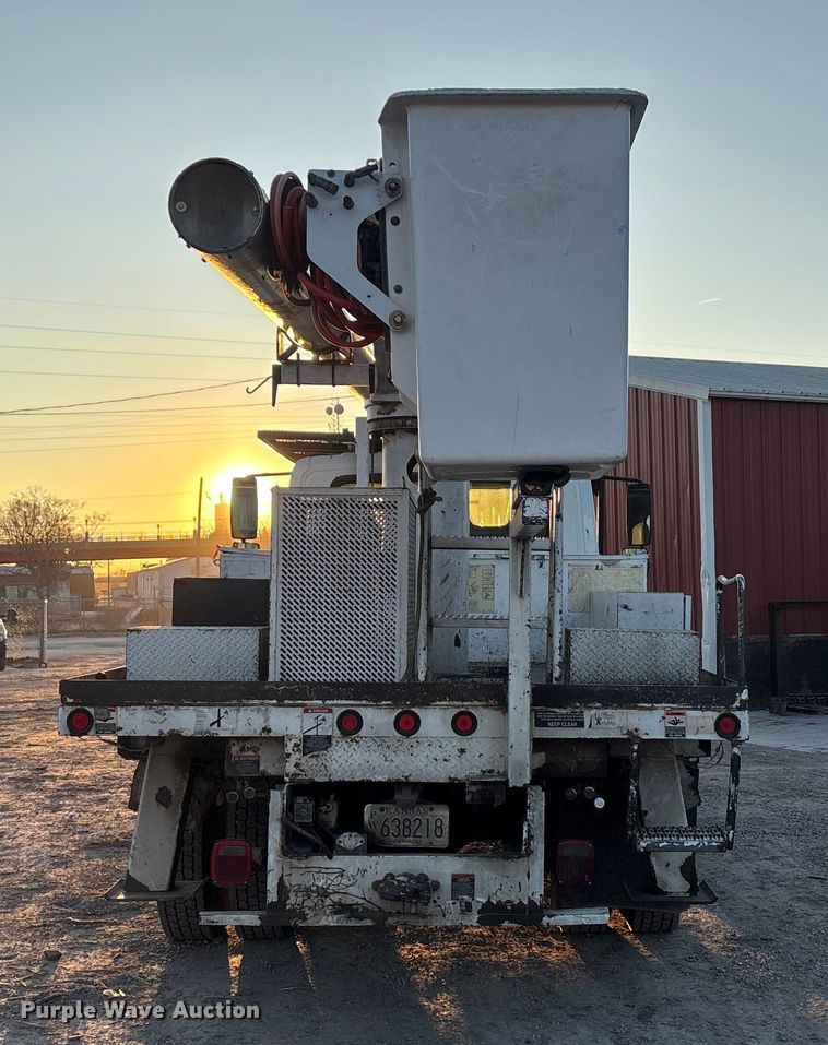 image for item FG1601 2005 International 4300 bucket truck