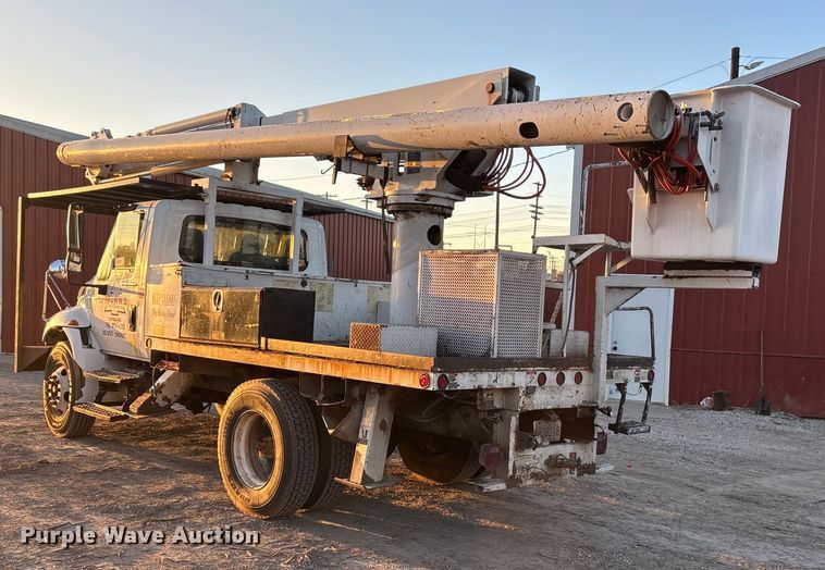 image for item FG1601 2005 International 4300 bucket truck