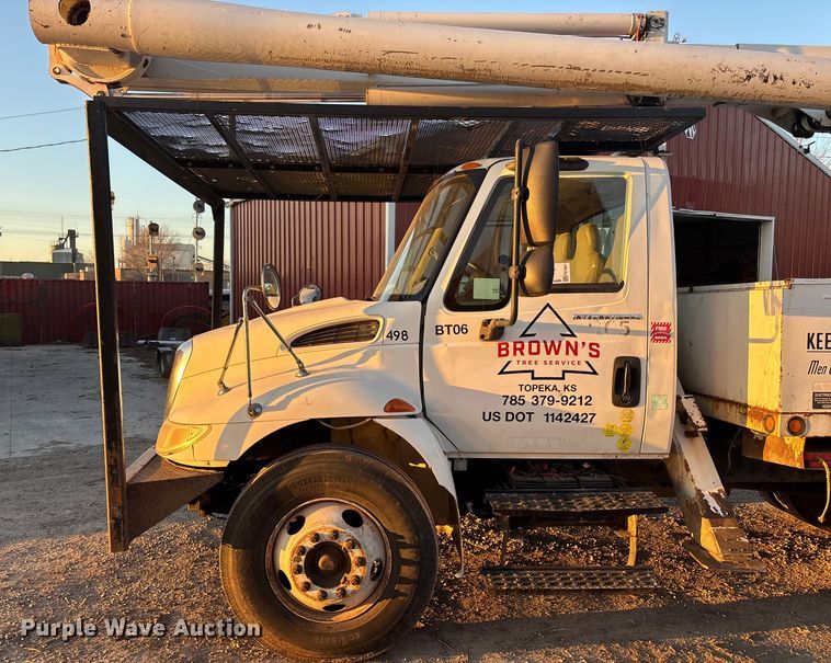 image for item FG1601 2005 International 4300 bucket truck