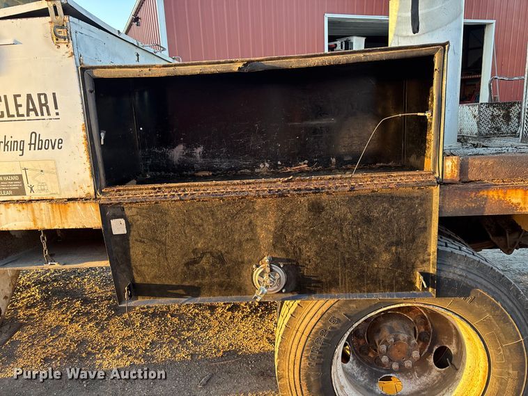 image for item FG1601 2005 International 4300 bucket truck