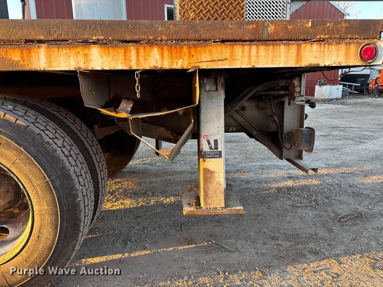 image for item FG1601 2005 International 4300 bucket truck