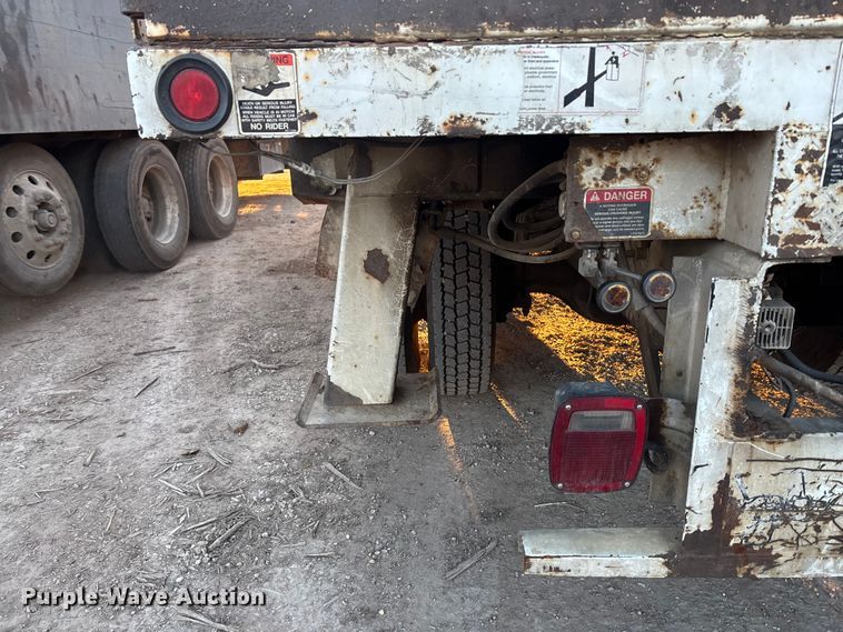 image for item FG1601 2005 International 4300 bucket truck