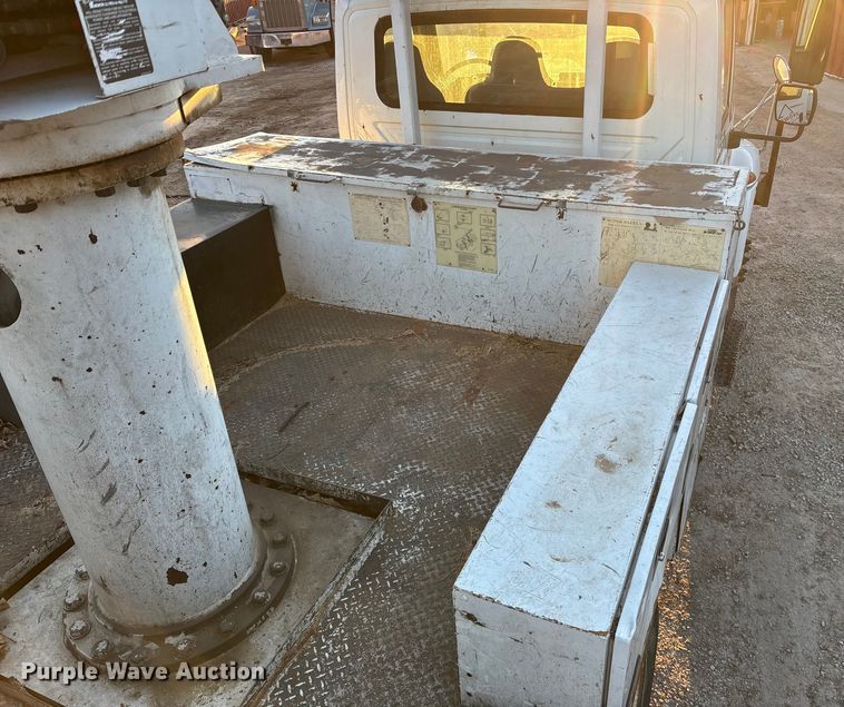 image for item FG1601 2005 International 4300 bucket truck