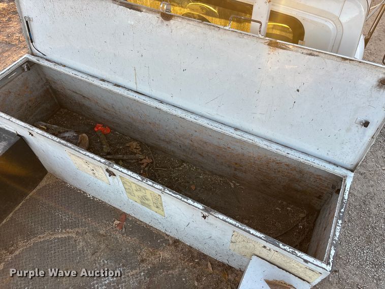 image for item FG1601 2005 International 4300 bucket truck