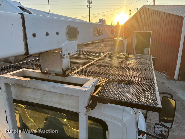 image for item FG1601 2005 International 4300 bucket truck