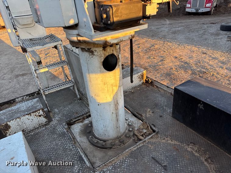 image for item FG1601 2005 International 4300 bucket truck