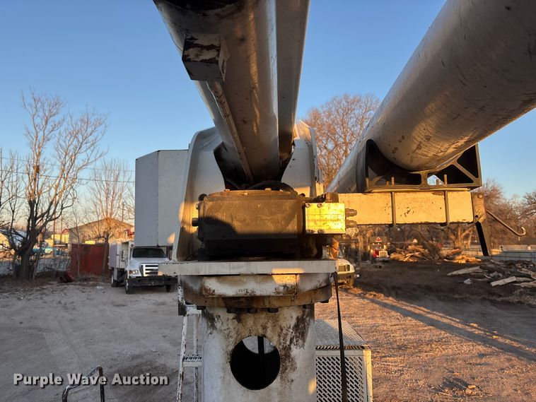 image for item FG1601 2005 International 4300 bucket truck