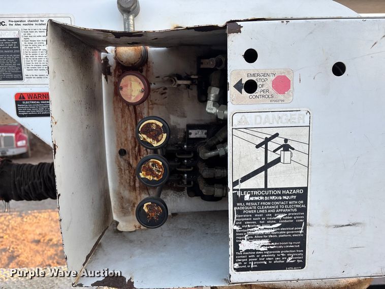 image for item FG1601 2005 International 4300 bucket truck