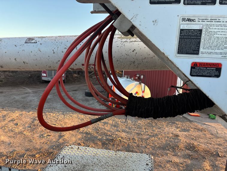 image for item FG1601 2005 International 4300 bucket truck