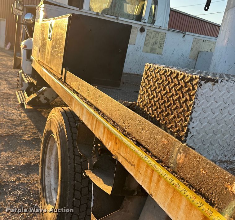 image for item FG1601 2005 International 4300 bucket truck