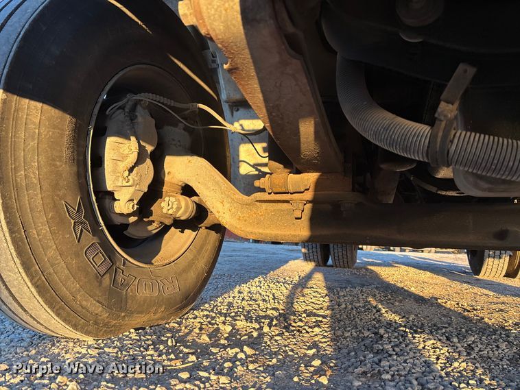 image for item FG1601 2005 International 4300 bucket truck