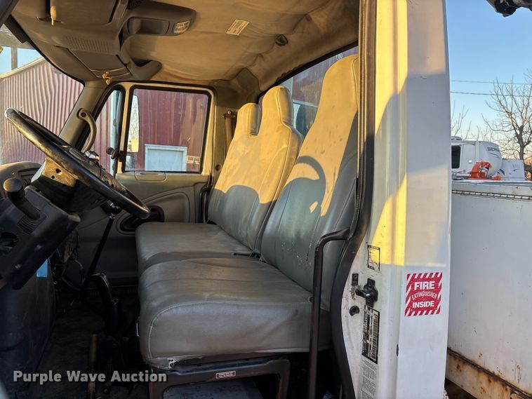 image for item FG1601 2005 International 4300 bucket truck