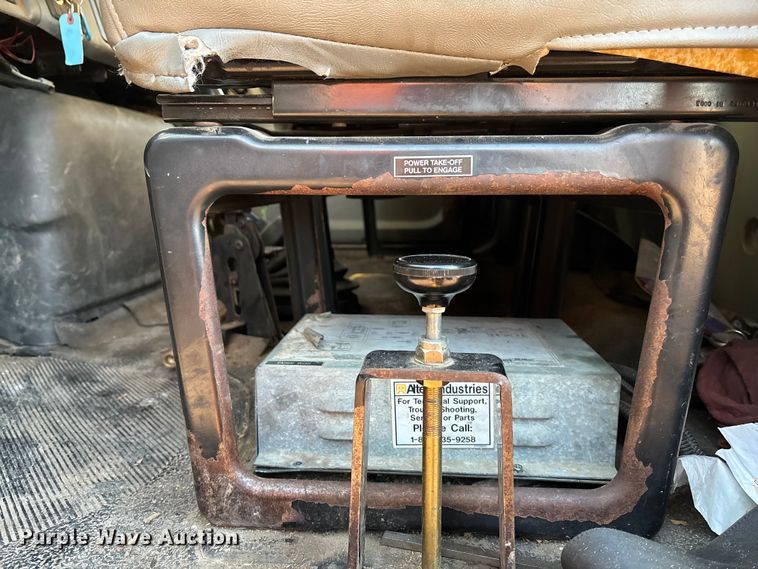 image for item FG1601 2005 International 4300 bucket truck