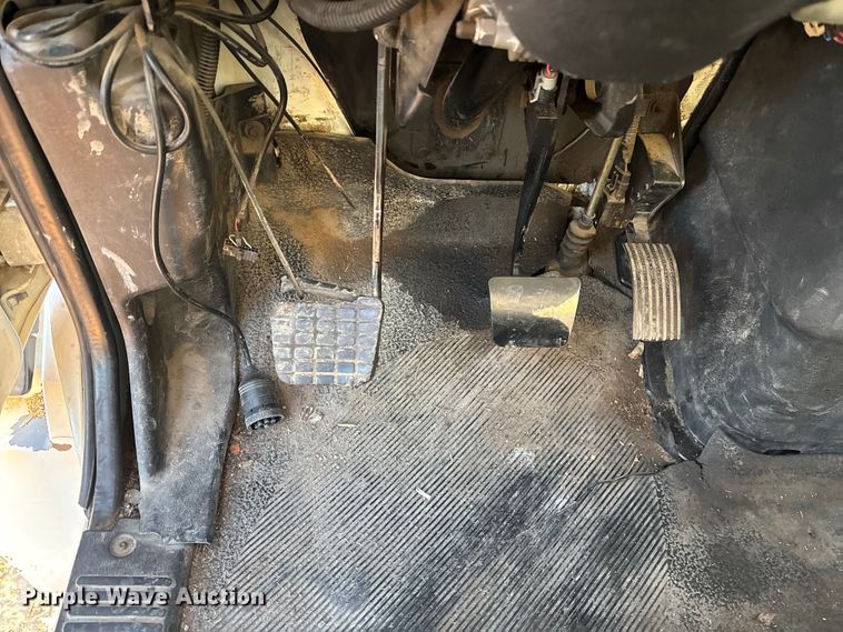 image for item FG1601 2005 International 4300 bucket truck