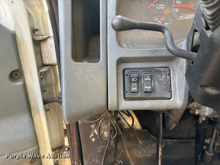 image for item FG1601 2005 International 4300 bucket truck