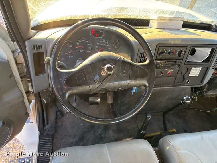 image for item FG1601 2005 International 4300 bucket truck