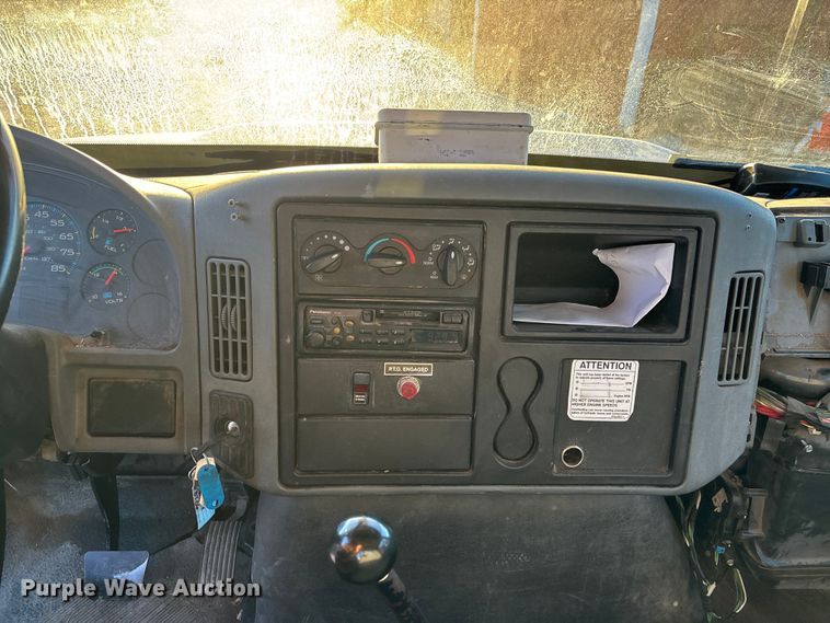 image for item FG1601 2005 International 4300 bucket truck