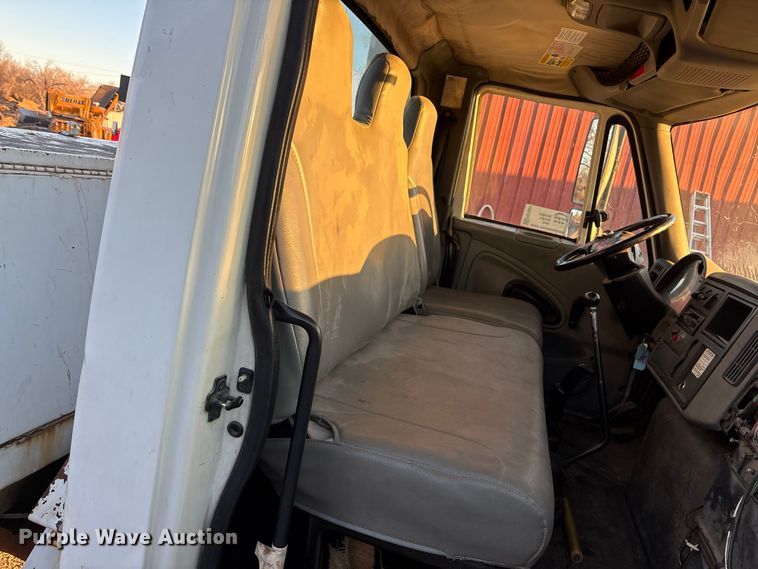 image for item FG1601 2005 International 4300 bucket truck