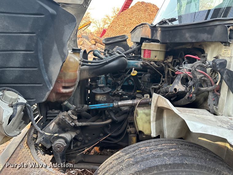 image for item FG1601 2005 International 4300 bucket truck