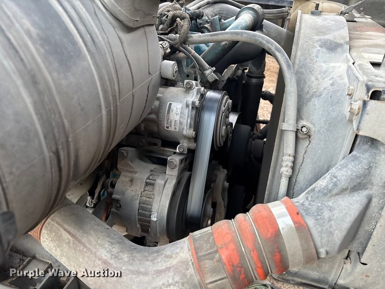 image for item FG1601 2005 International 4300 bucket truck