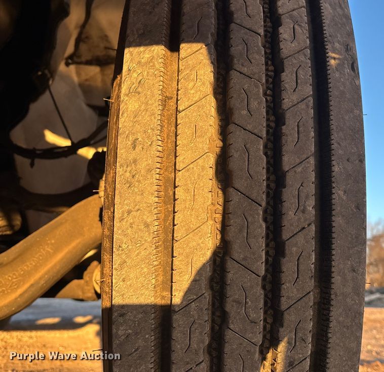 image for item FG1601 2005 International 4300 bucket truck