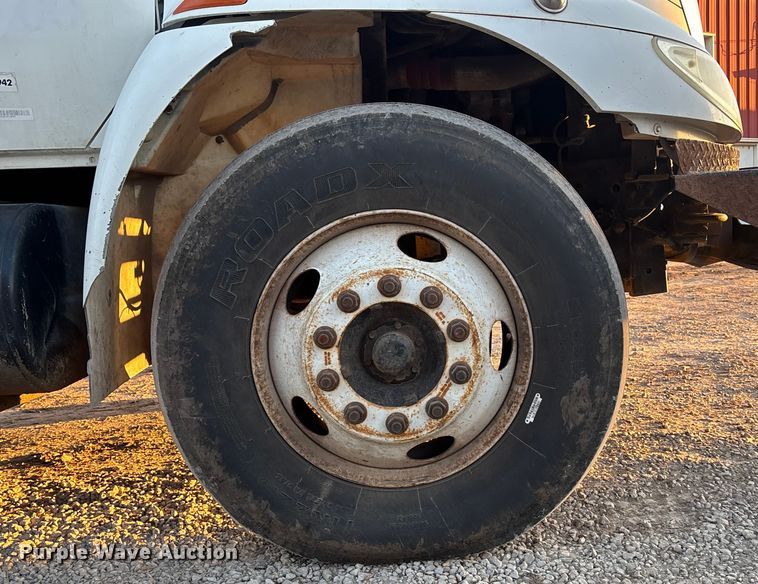 image for item FG1601 2005 International 4300 bucket truck