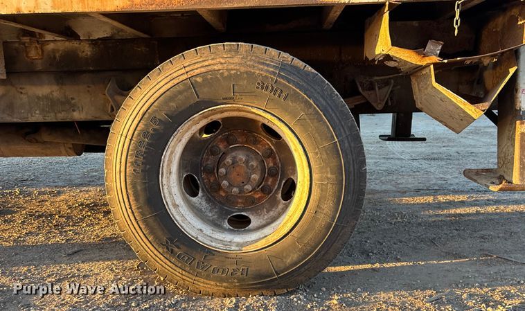 image for item FG1601 2005 International 4300 bucket truck