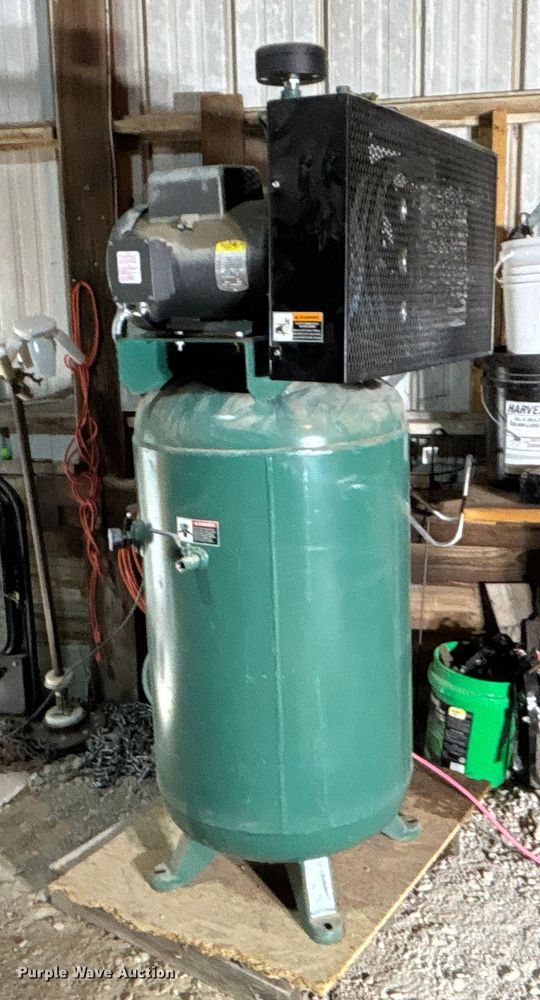 image for item FG1636 2002 Champion VR 7F Air compressor