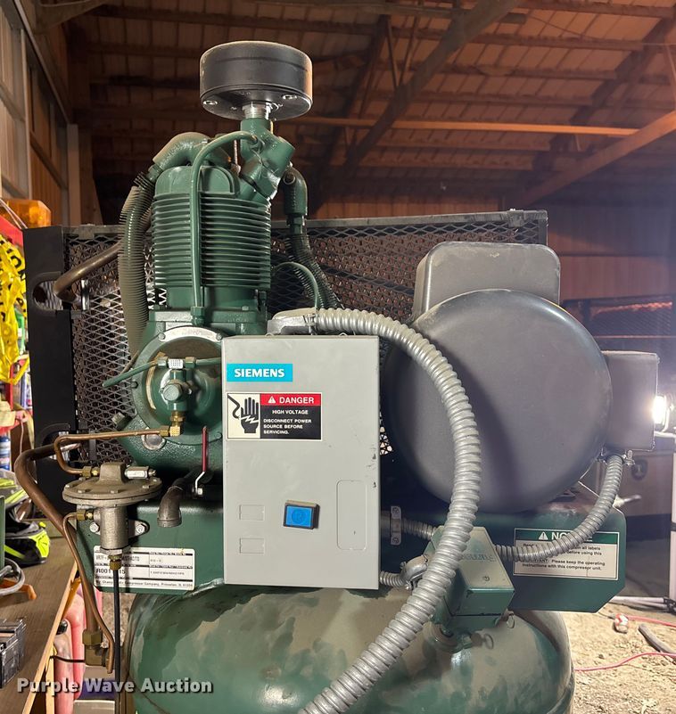 image for item FG1636 2002 Champion VR 7F Air compressor