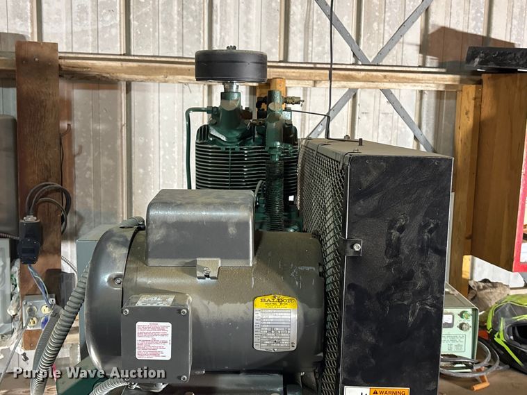 image for item FG1636 2002 Champion VR 7F Air compressor