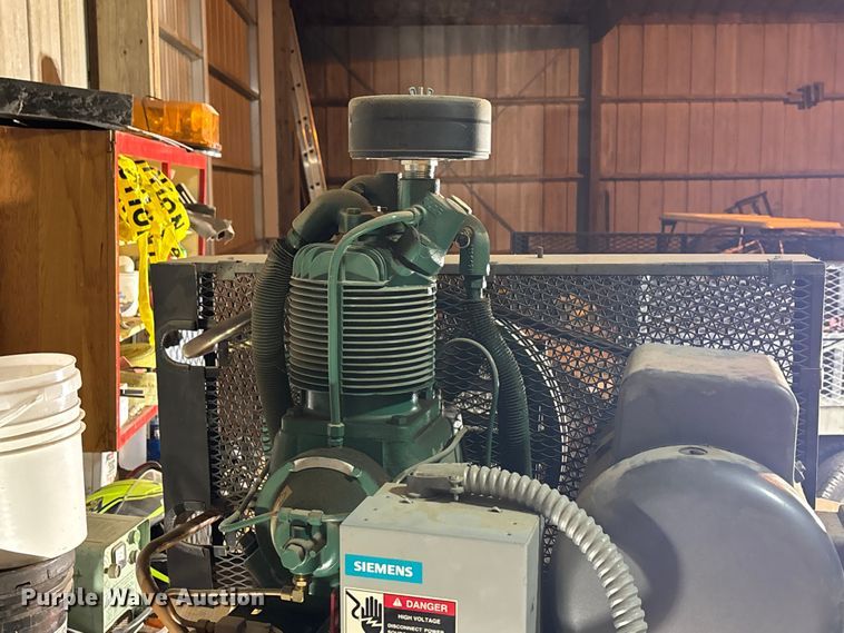 image for item FG1636 2002 Champion VR 7F Air compressor