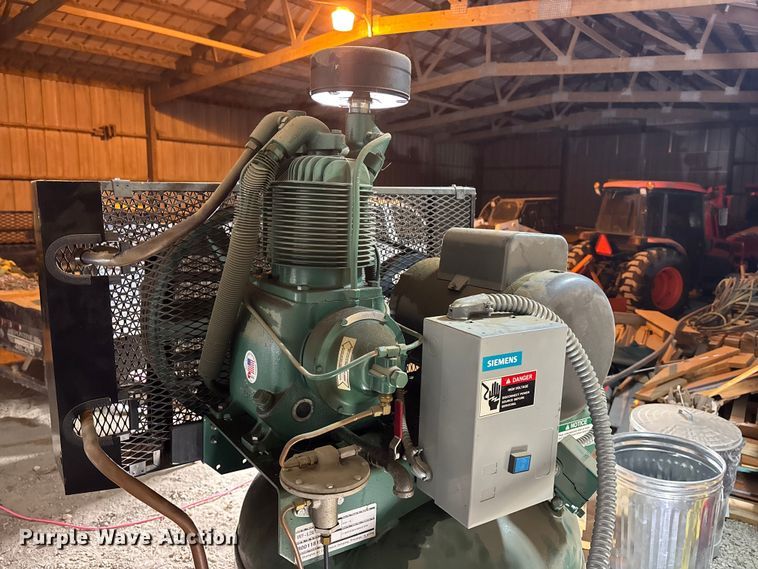 image for item FG1636 2002 Champion VR 7F Air compressor