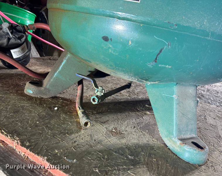 image for item FG1636 2002 Champion VR 7F Air compressor