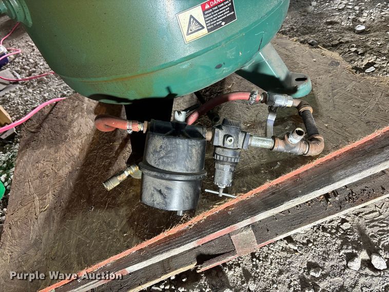 image for item FG1636 2002 Champion VR 7F Air compressor