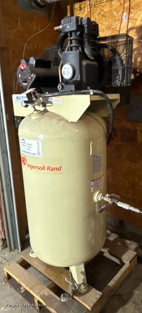 image for item FG1639 2013 Ingersoll rand TSN4N5 air compressor