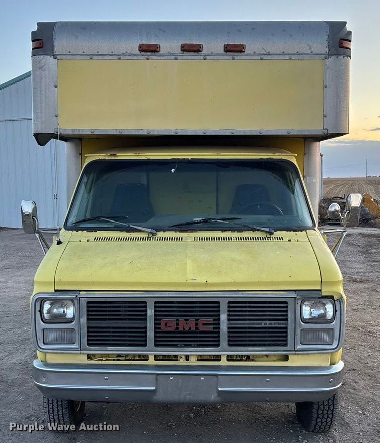 image for item FG1640 1989 GMC Vandura 3500 box truck