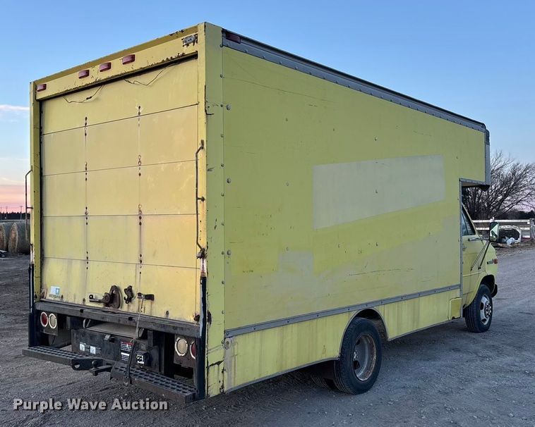 image for item FG1640 1989 GMC Vandura 3500 box truck